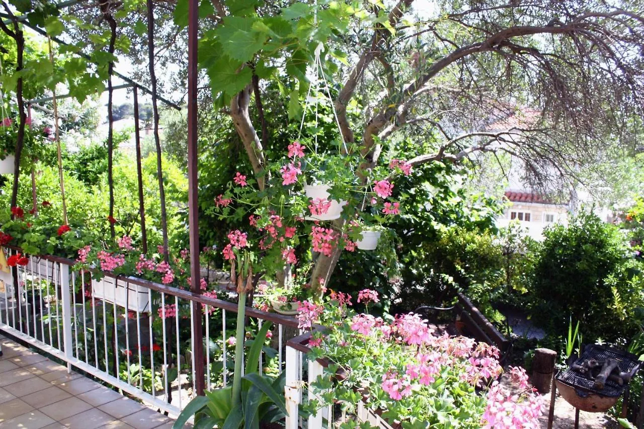Apartments With A Parking Space Palit, Rab - 4983 Croatia